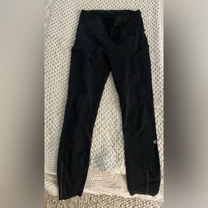 Women’s Lulu 25inch size 4! Brand new